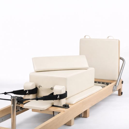 Reformer Pilates pliable Ivory Silk, finition ivoire – Pilatium Studio